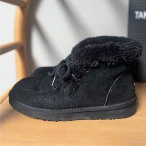Lamo Women's Black Winter Boots with Plush Lining